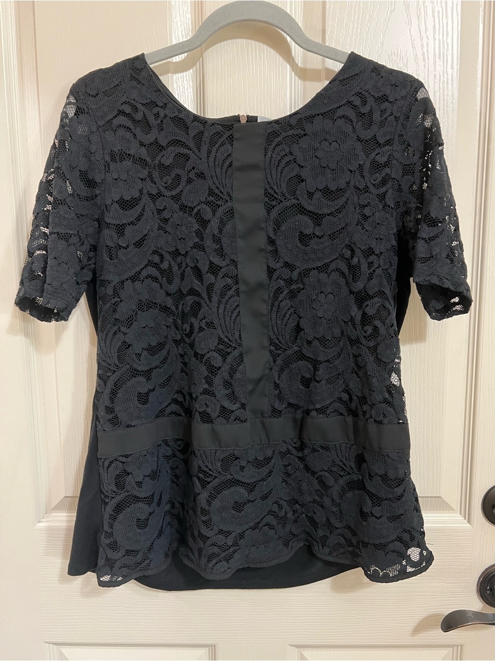 Gibson Black Floral Lace Short-Sleeve Blouse